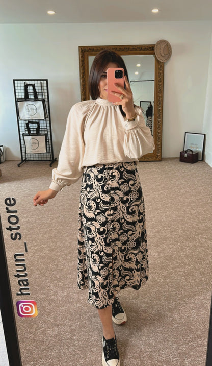 PATTERNED SKIRT BLACK - BEIGE / with slits and buttons