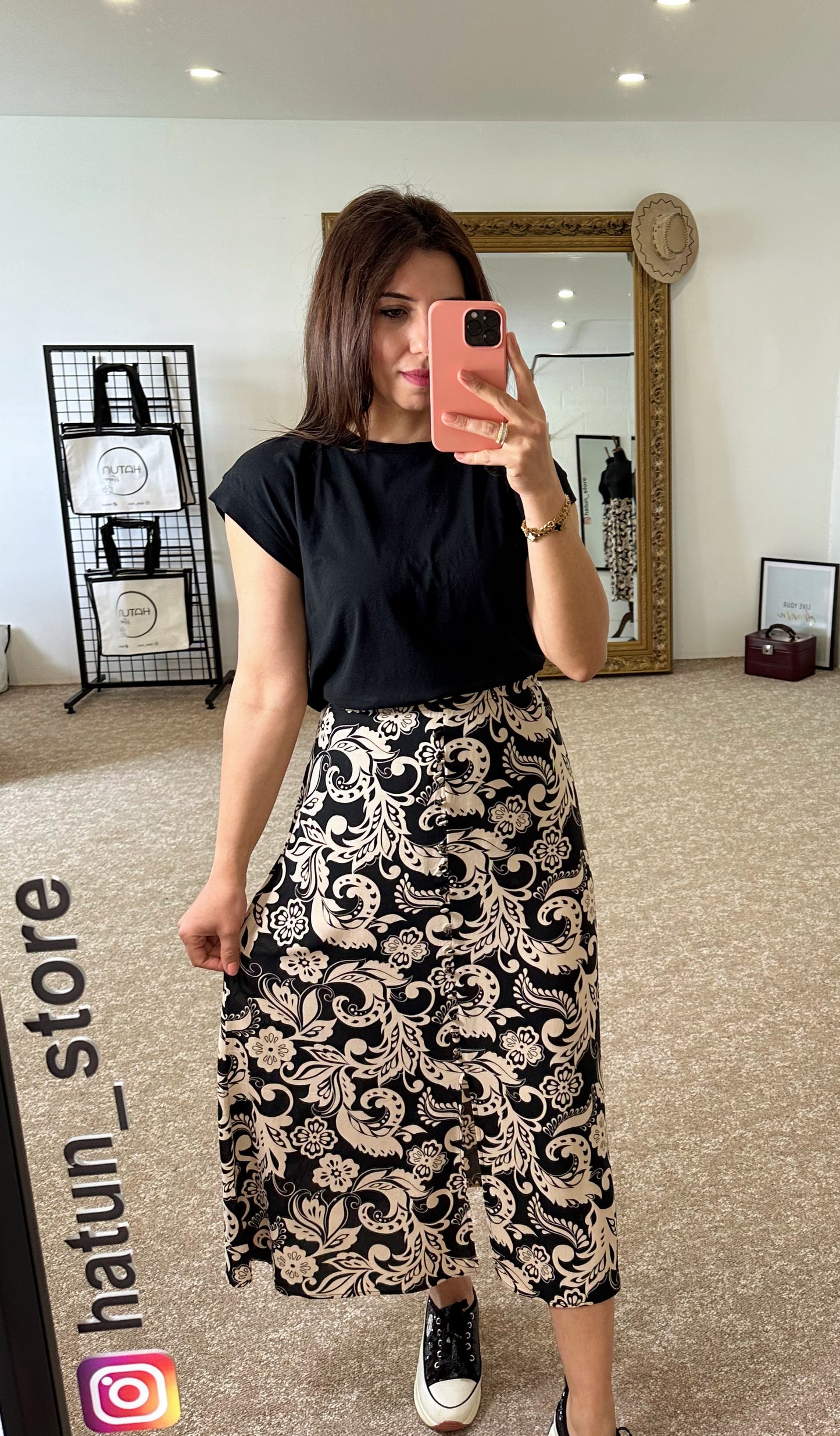 PATTERNED SKIRT BLACK - BEIGE / with slits and buttons