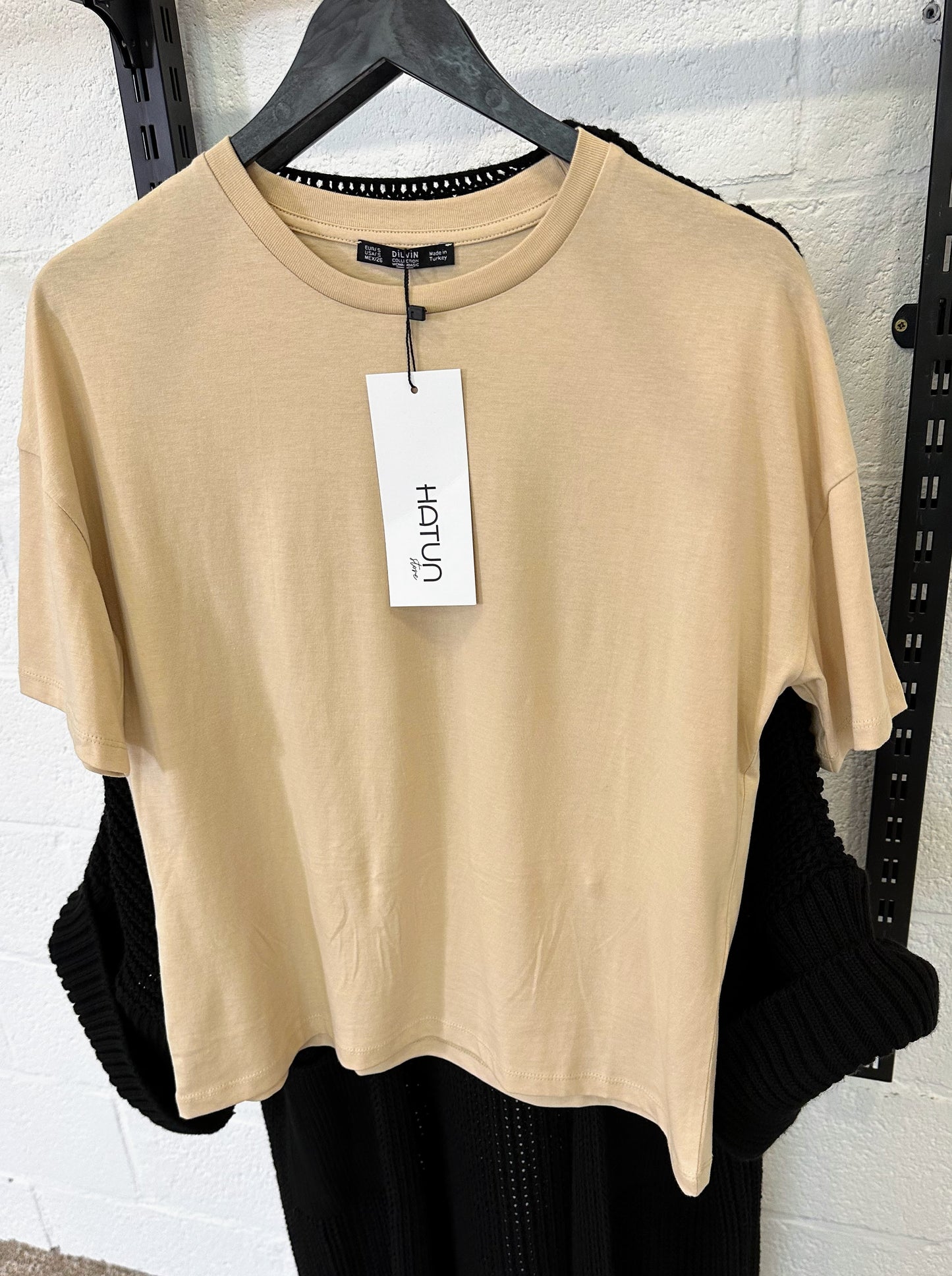 Beige basic katoenen T-shirt met korte mouwen