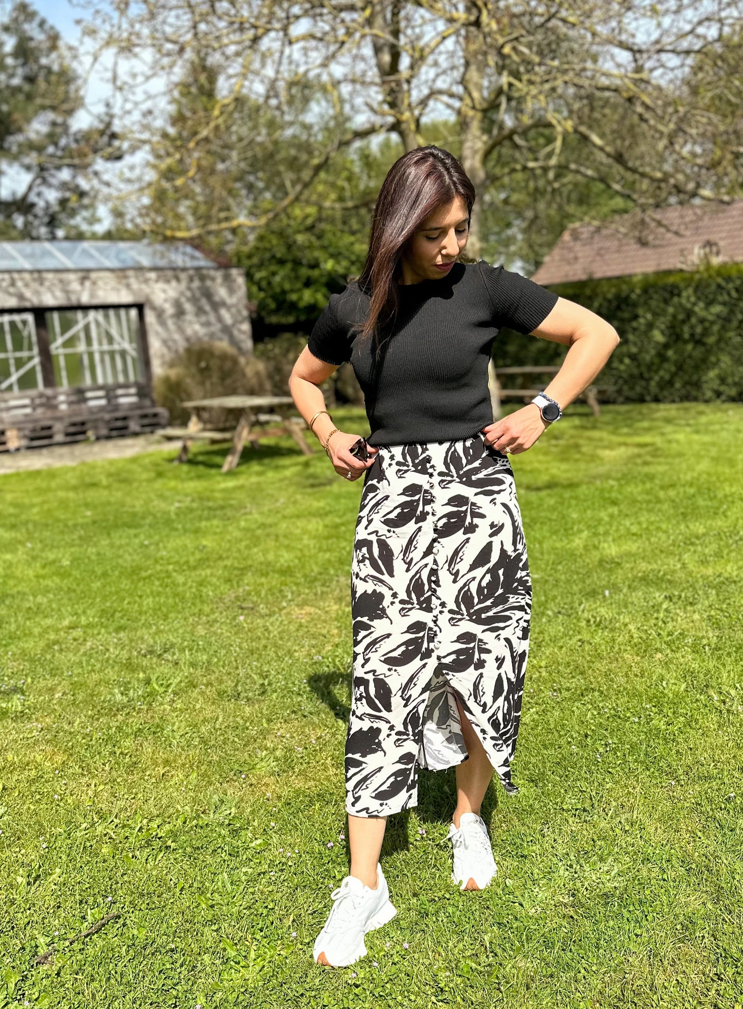 PATTERNED SKIRT BLACK - WHITE / with slits and buttons