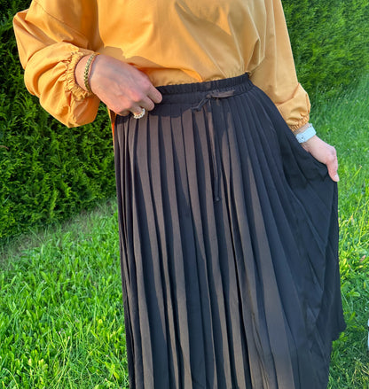 Black Elastic Pleated Skirt