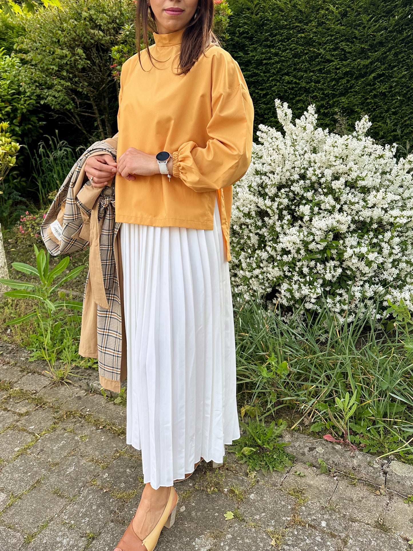 Witte elastische geplooide lange rok