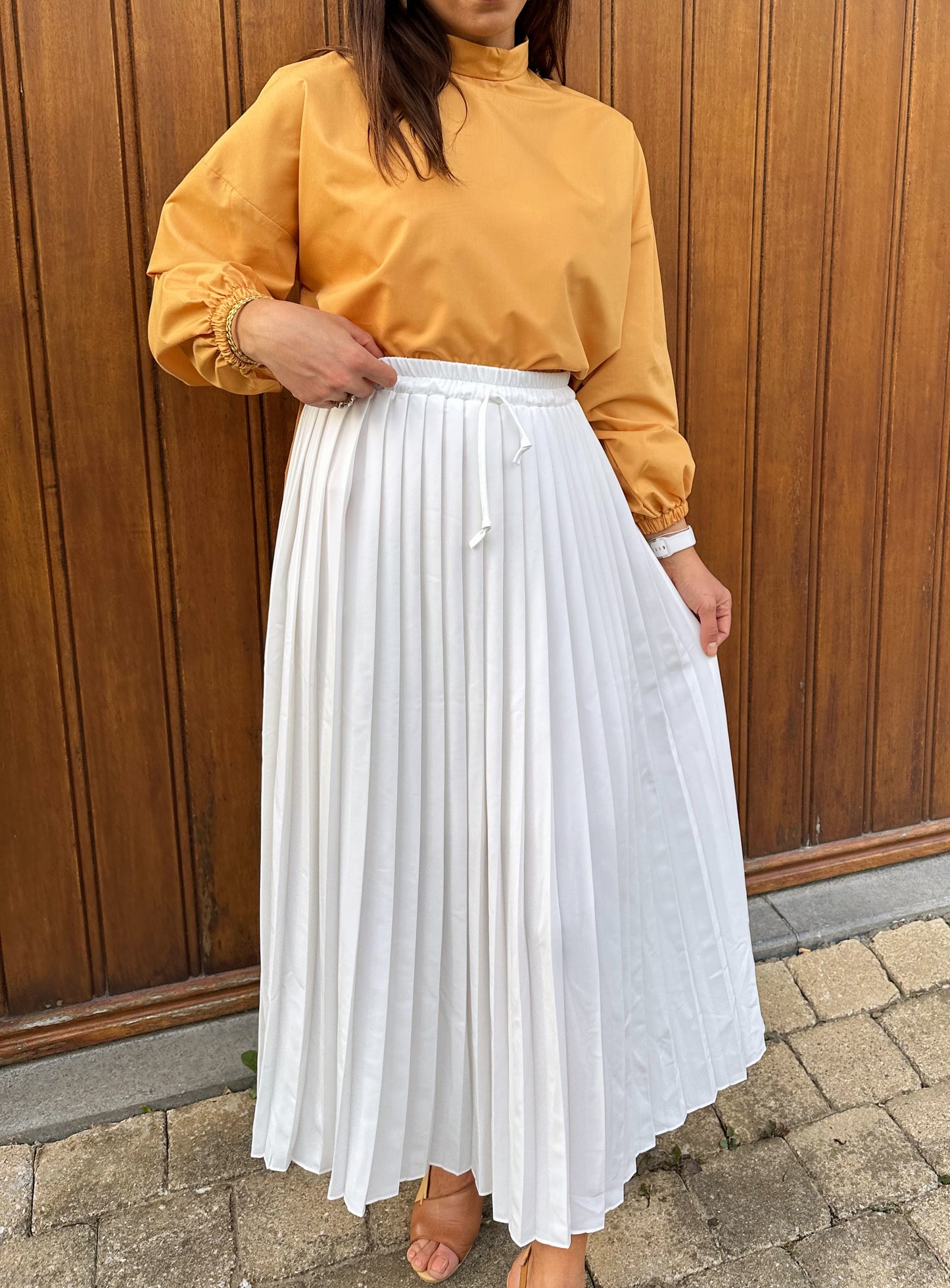 Witte elastische geplooide lange rok