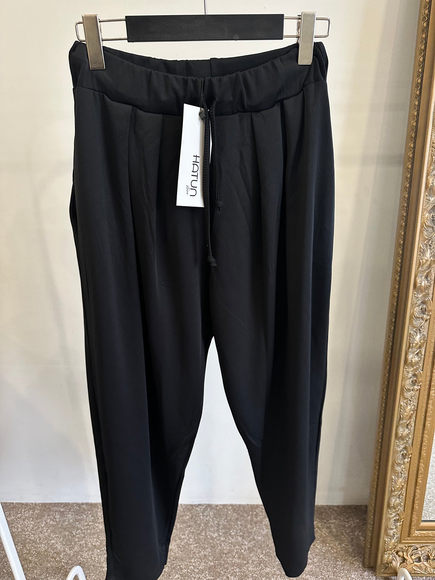 Modal fabric carrot cut trousers - Black