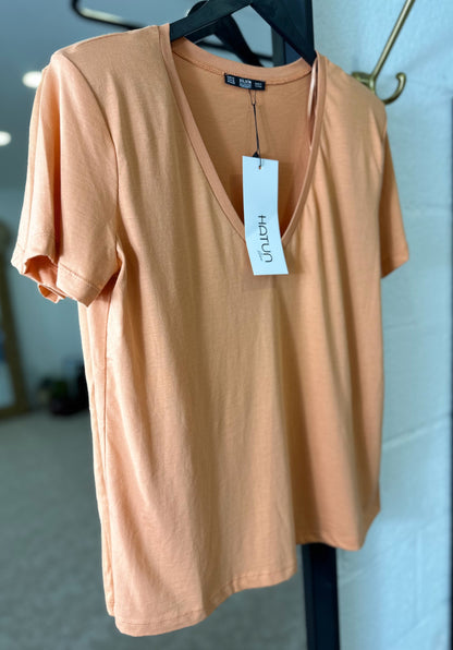 T-shirt with V-neck and short sleeves - apricot color