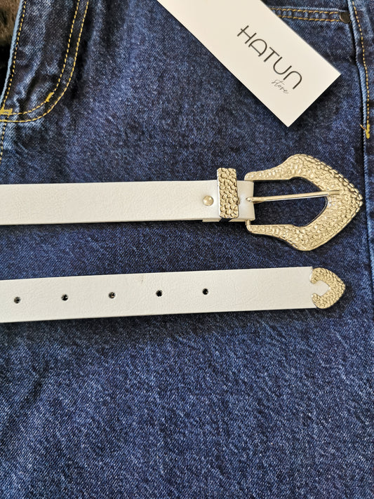 Witte leren riem van 3 cm breed met zilveren gesp